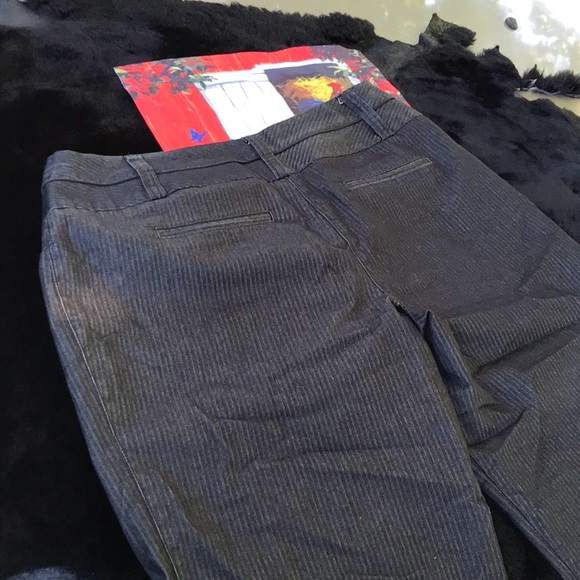 Maurices Charcoal Gray Black Striped Capris Shorts Juniors 11/12 Floral Lining - Picture 14 of 14